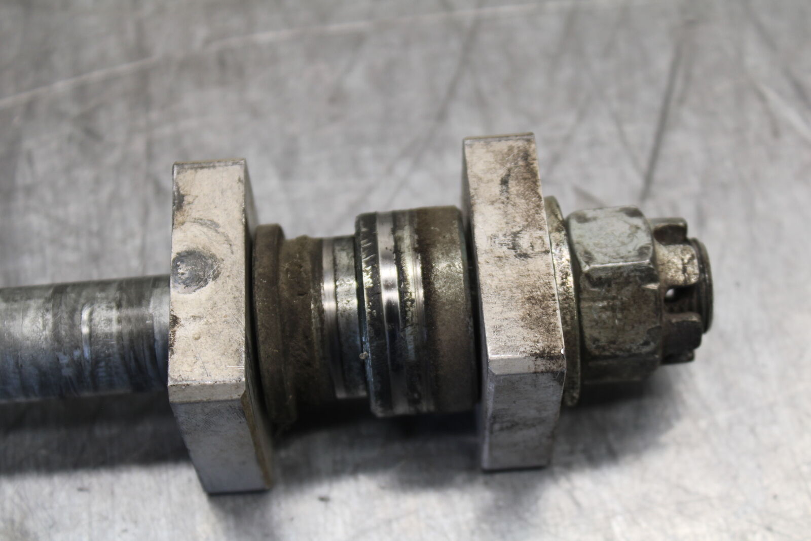 12-17 KAWASAKI ER-6N Z650 REAR AXLE BACK WHEEL RIM PIVOT BOLT AXEL BB709