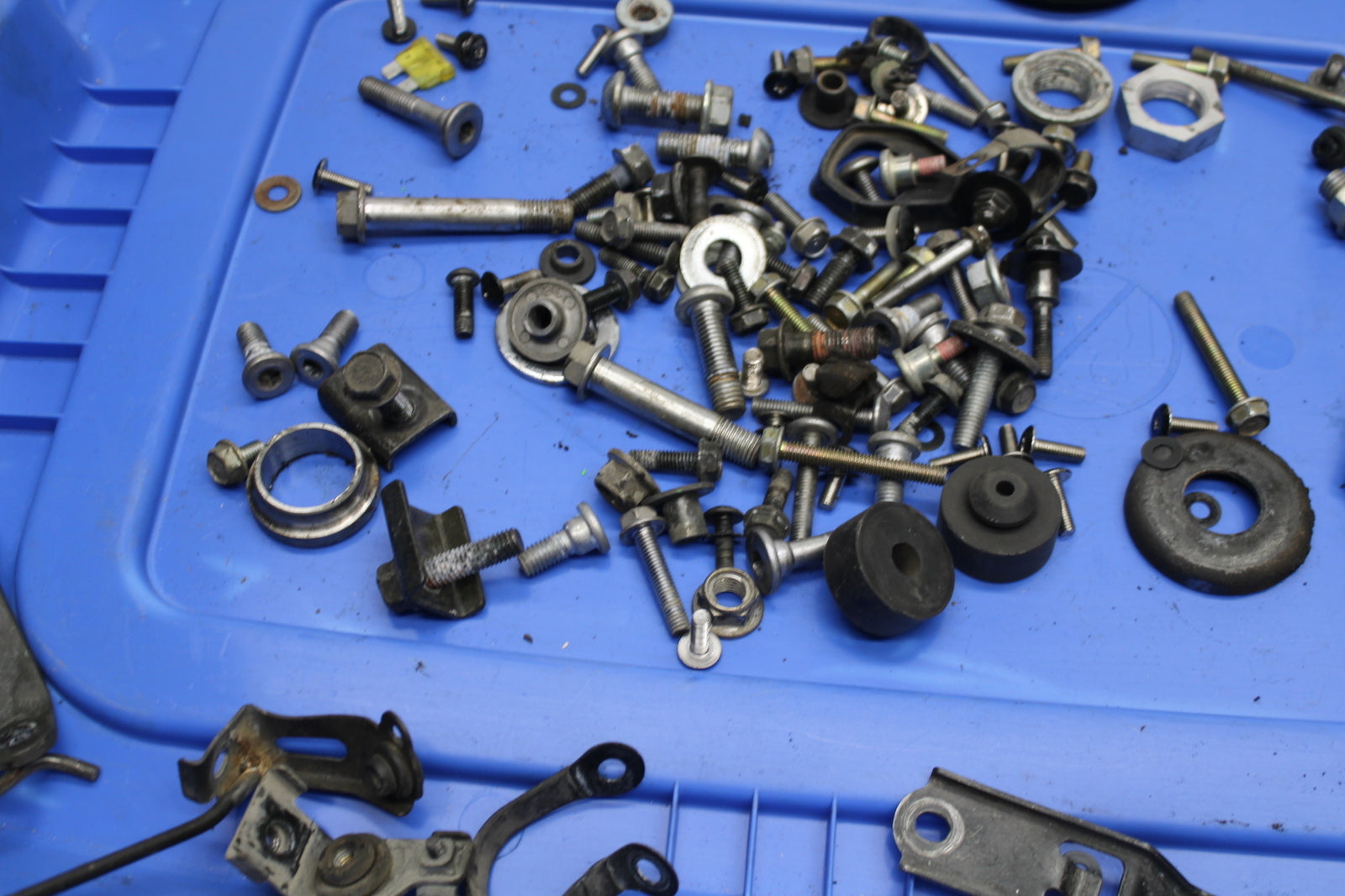 00-02 KAWASAKI NINJA ZX6R MOUNTING BOLTS HARDWARE MOTOR SCREWS BB750