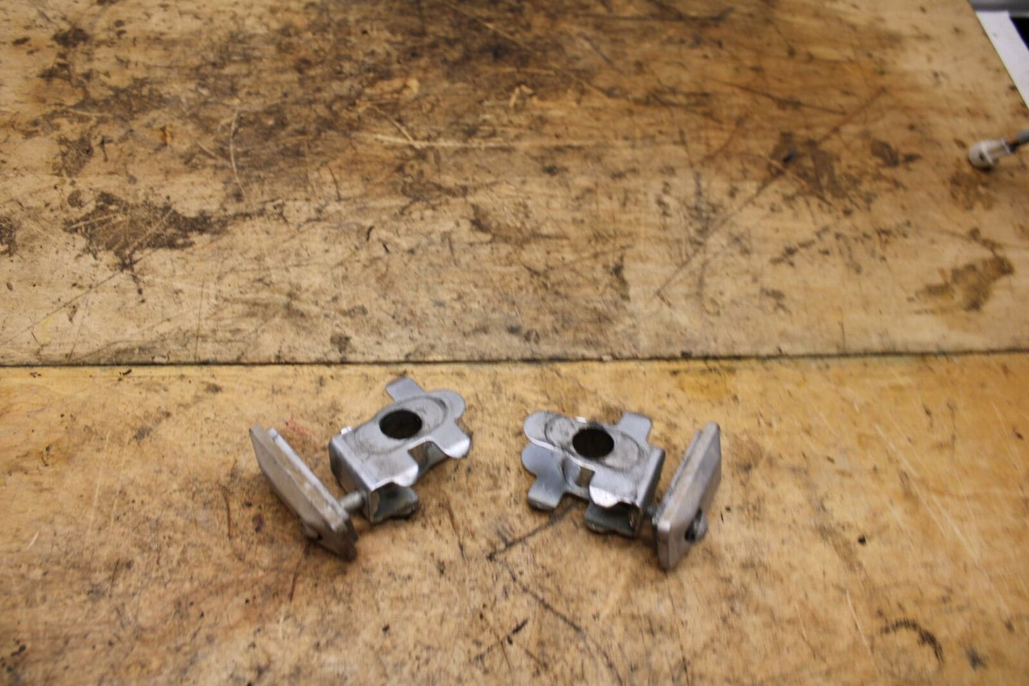 07-11 SUZUKI VSTROM 650 SWINGARM CHAIN TENSIONER ADJUSTMENT BRACKETS BB340 