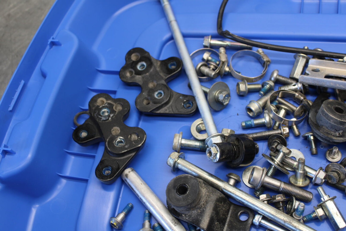 11-24 SUZUKI GSXR750 MOUNTING BOLTS HARDWARE MOTOR SCREWS  BB687