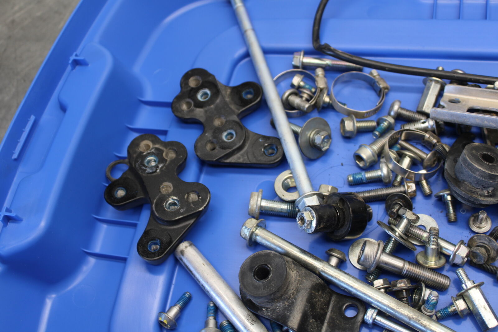 11-24 SUZUKI GSXR750 MOUNTING BOLTS HARDWARE MOTOR SCREWS  BB687