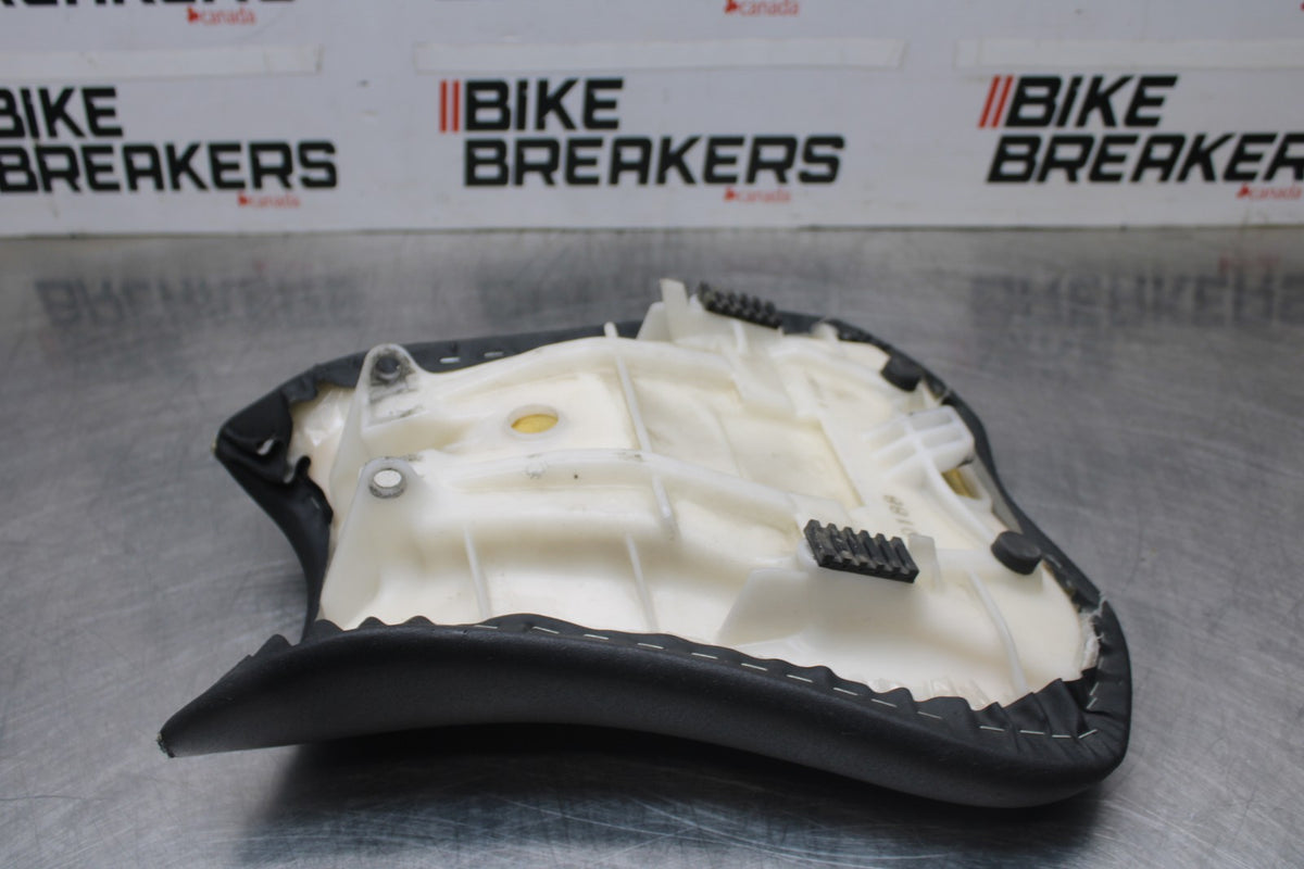 08 KAWASAKI NINJA ZX10R FRONT DRIVERS SEAT PAD SADDLE PILLION BB902