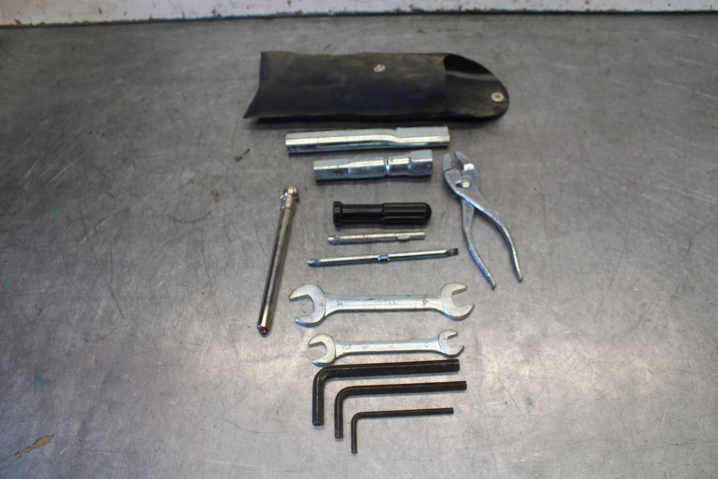 05-06 YAMAHA ROYAL STAR STOCK TOOLS OEM TOOL BAG KIT SET BB697