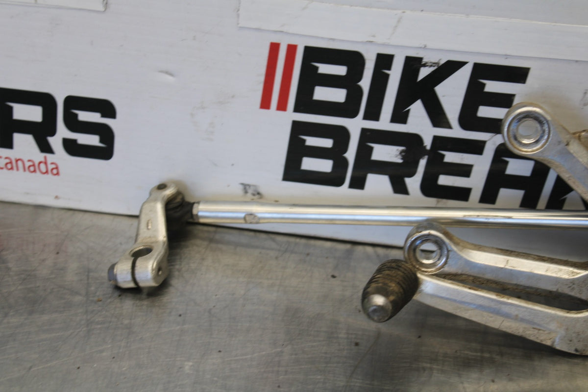 05 YAMAHA YZF R6 LEFT REARSET REAR SET FOOT PEG W SHIFTER BB894