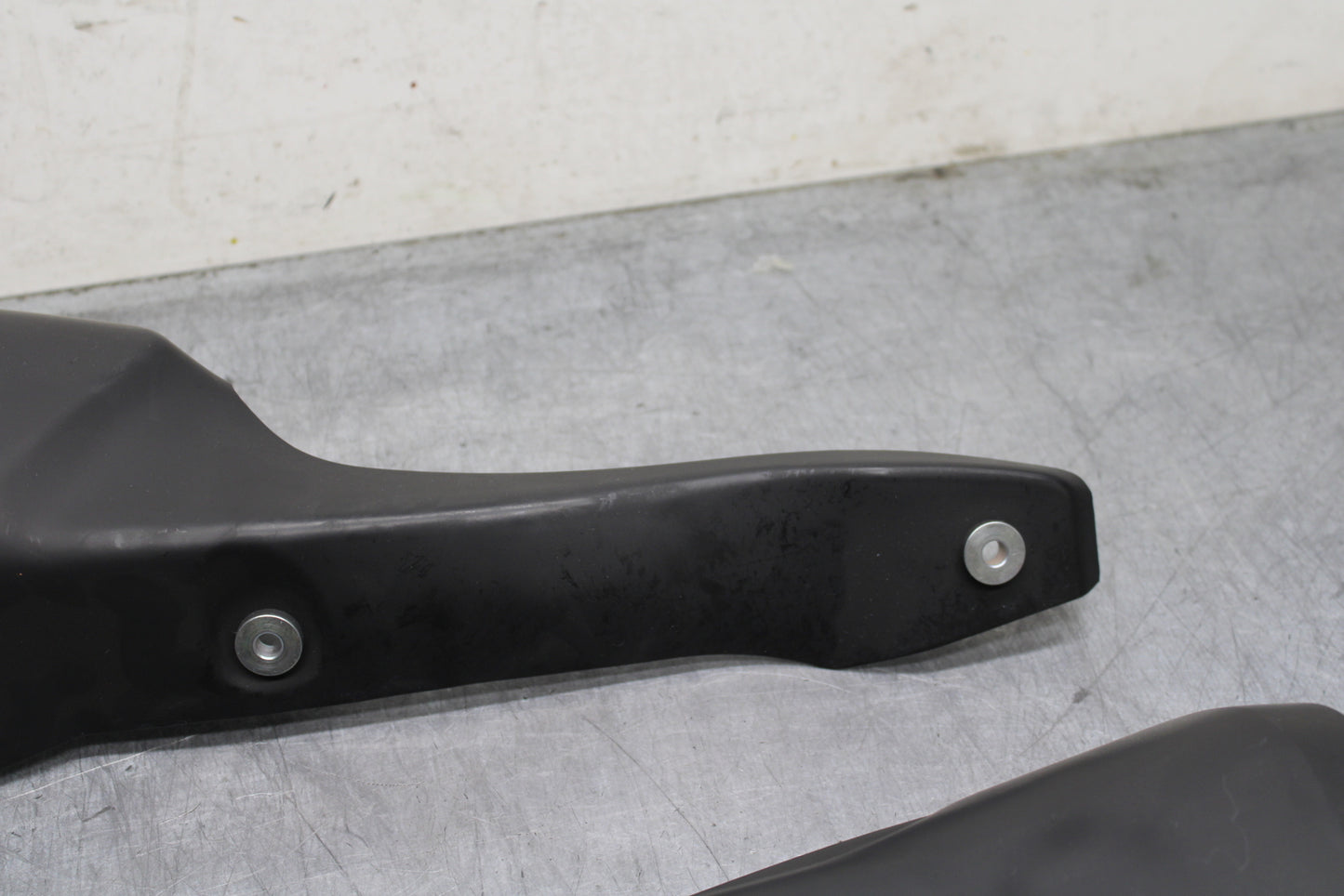 12-25 KAWASAKI NINJA ZX14R REAR MUFFLER EXHAUST PIPE COVER HEAT SHIELD BB757