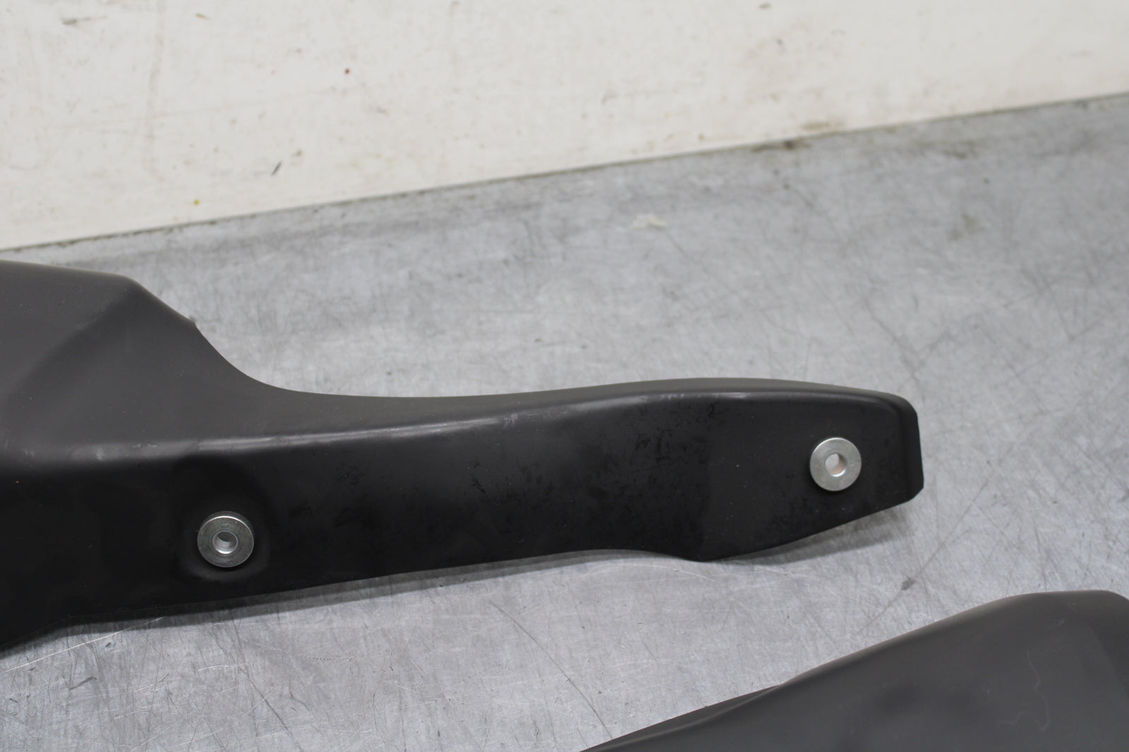 12-25 KAWASAKI NINJA ZX14R REAR MUFFLER EXHAUST PIPE COVER HEAT SHIELD BB757