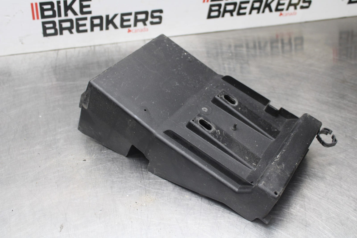 18-26 KAWASAKI Z400 REAR BACK TAIL UNDERTAIL BATTERY TRAY PLASTIC BB852