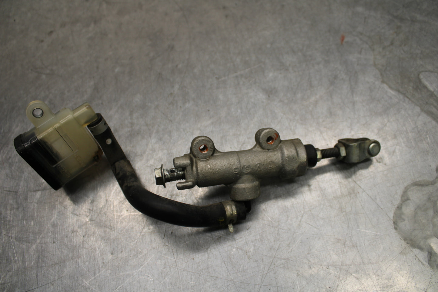 08-10 SUZUKI GSXR 600 REAR BACK BRAKE MASTER CYLINDER W RESERVOIR BB132