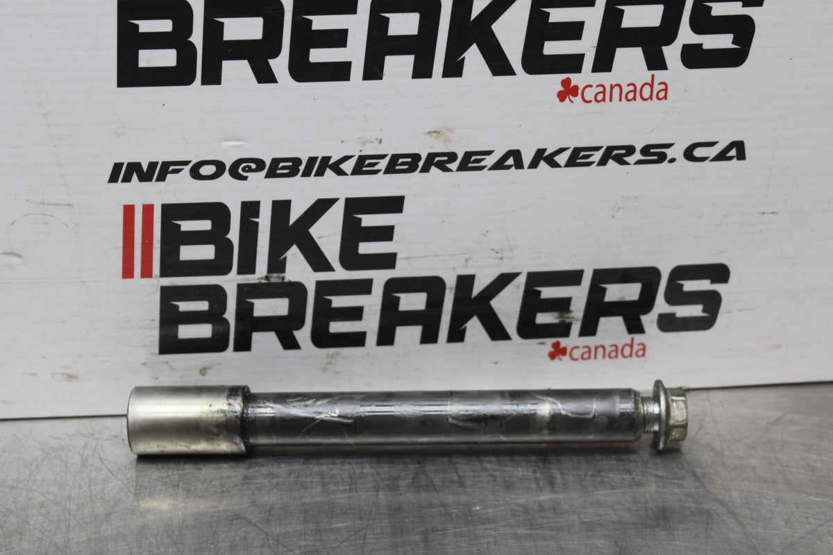 00 SUZUKI GSXR750 FRONT WHEEL RIM AXLE PIVOT BOLT BB820