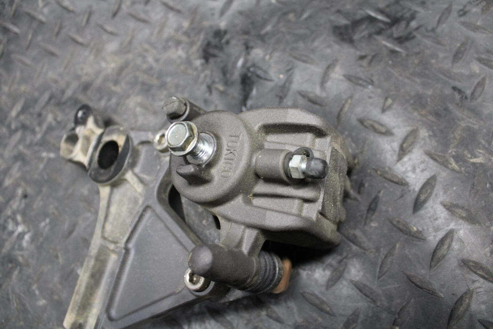 12-17 KAWASAKI NINJA 650 REAR  BRAKE CALIPER W MOUNT BRACKET 43034-0037 BB211