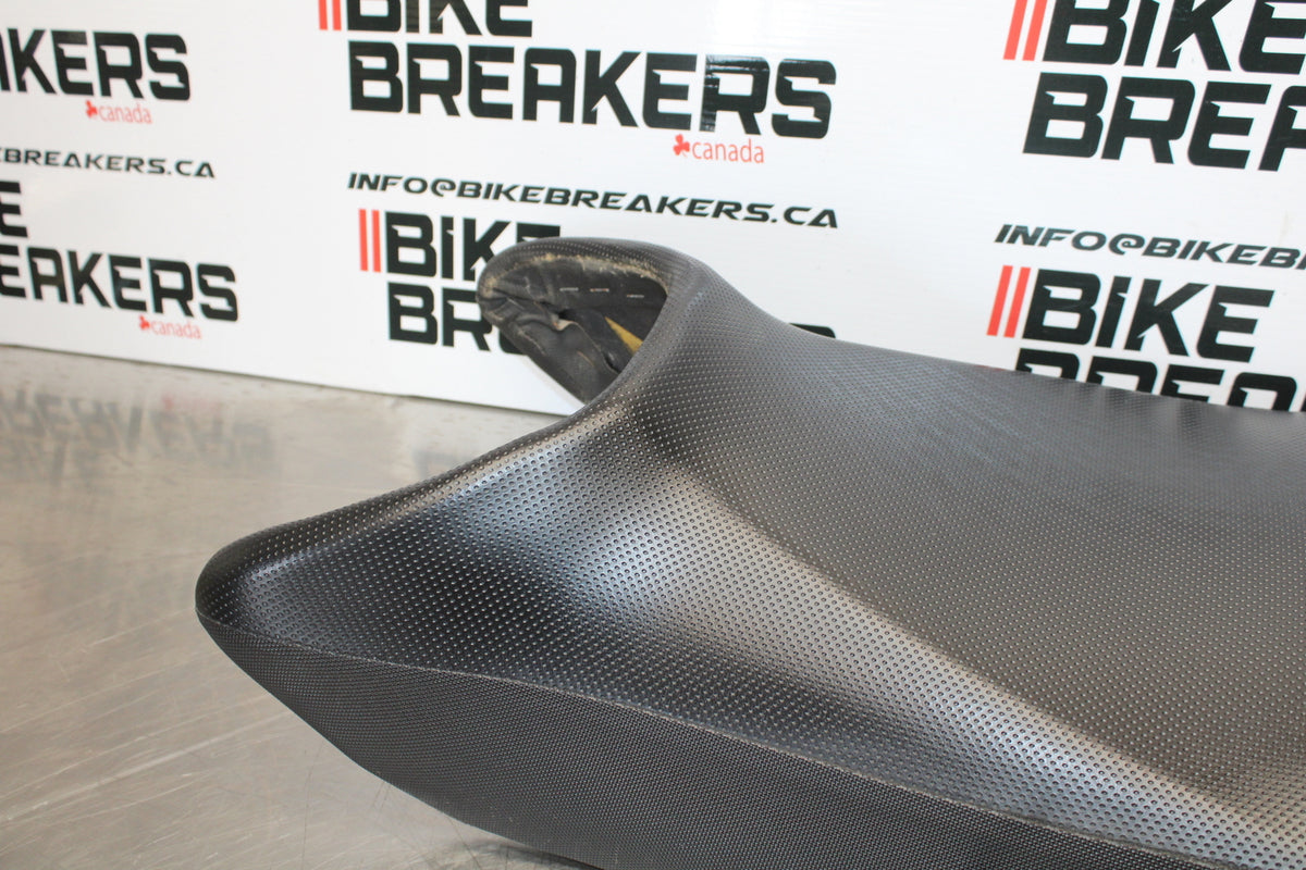 04-09 SUZUKI GS500F FRONT REAR SEAT SADDLE BB165