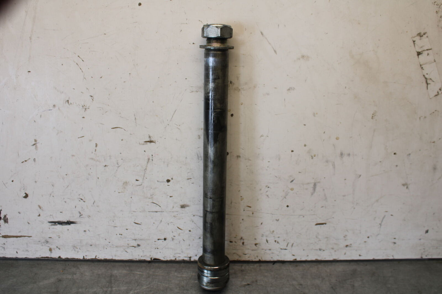 08-16 YAMAHA YZF R6 REAR AXLE BACK WHEEL RIM BOLT AXEL 2C0-25381-10-00 BB665