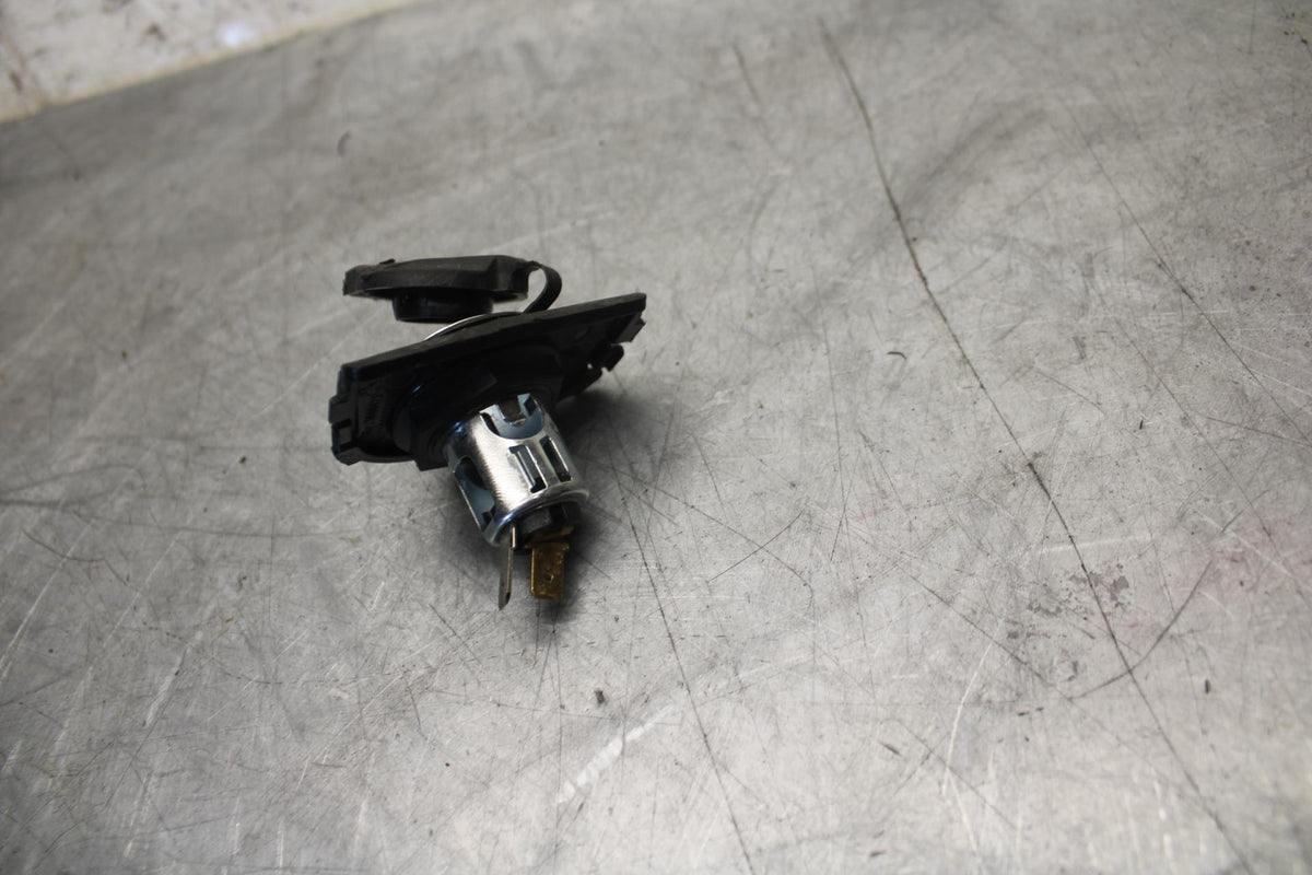 22 KTM 890 ADVENTURE   AUX POWER PLUG BB514