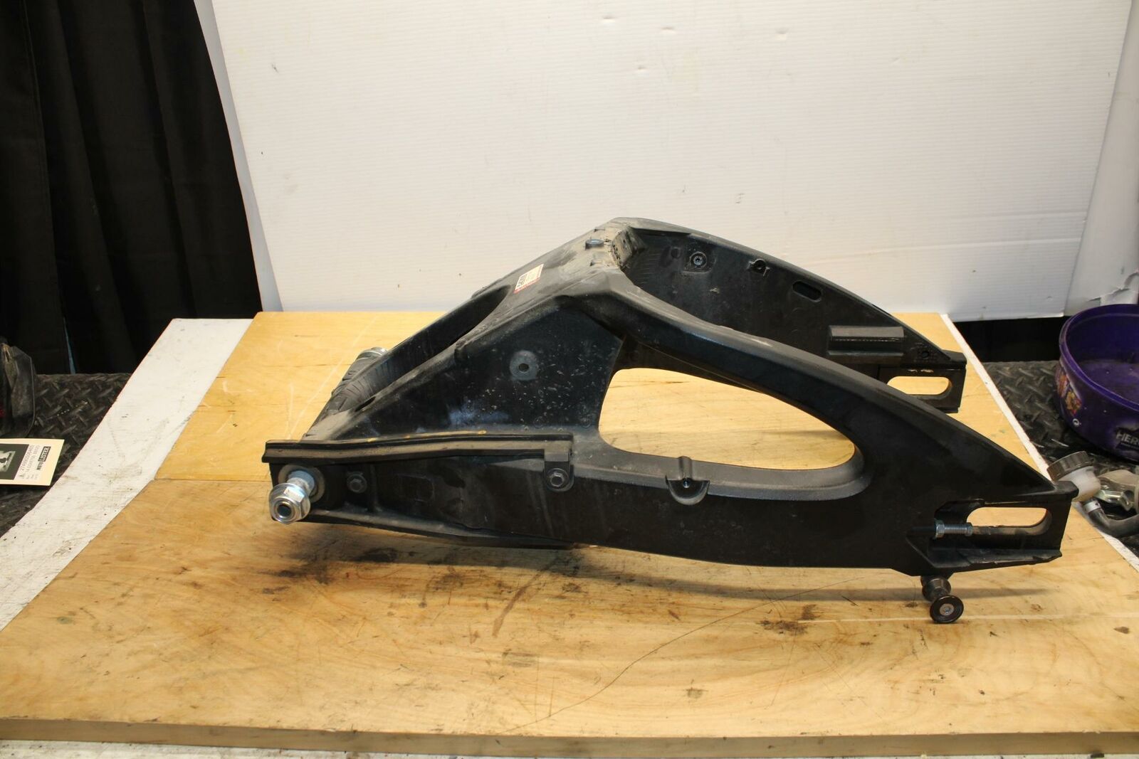 11-17 SUZUKI GSXR750 REAR SWINGARM  SUSPENSION SWING ARM 61000-14J00-YAP BB320