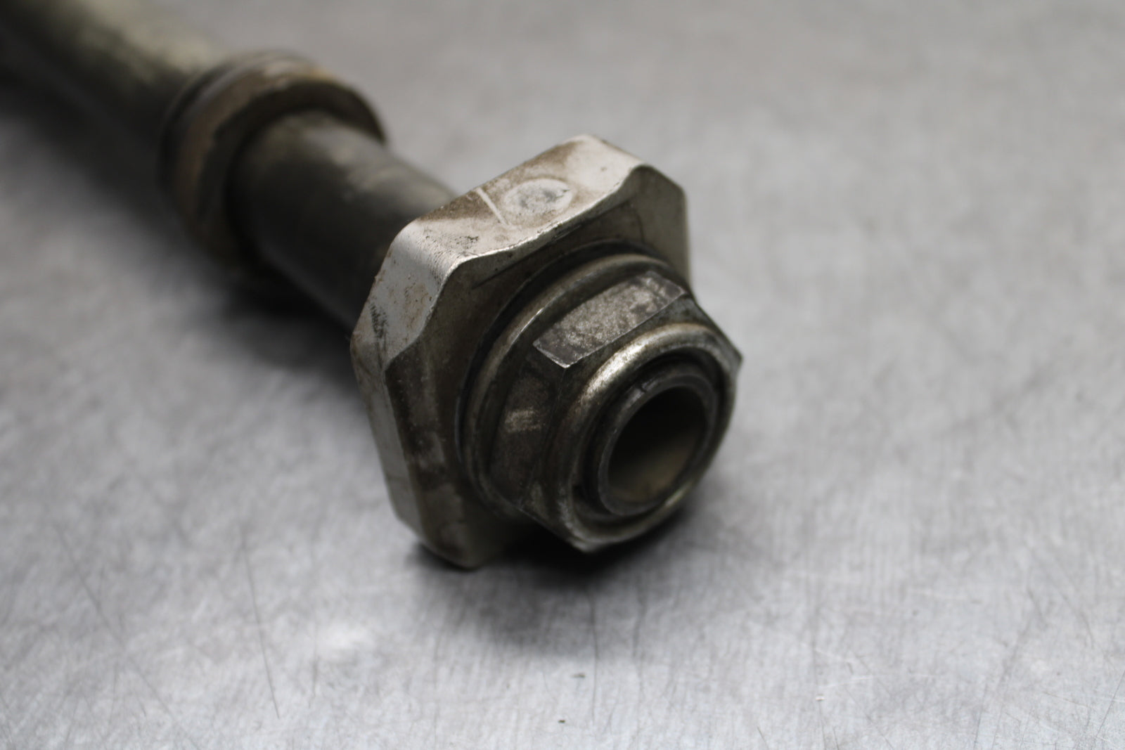 08-10 SUZUKI GSXR 600 REAR AXLE BACK WHEEL RIM PIVOT BOLT AXEL BB753