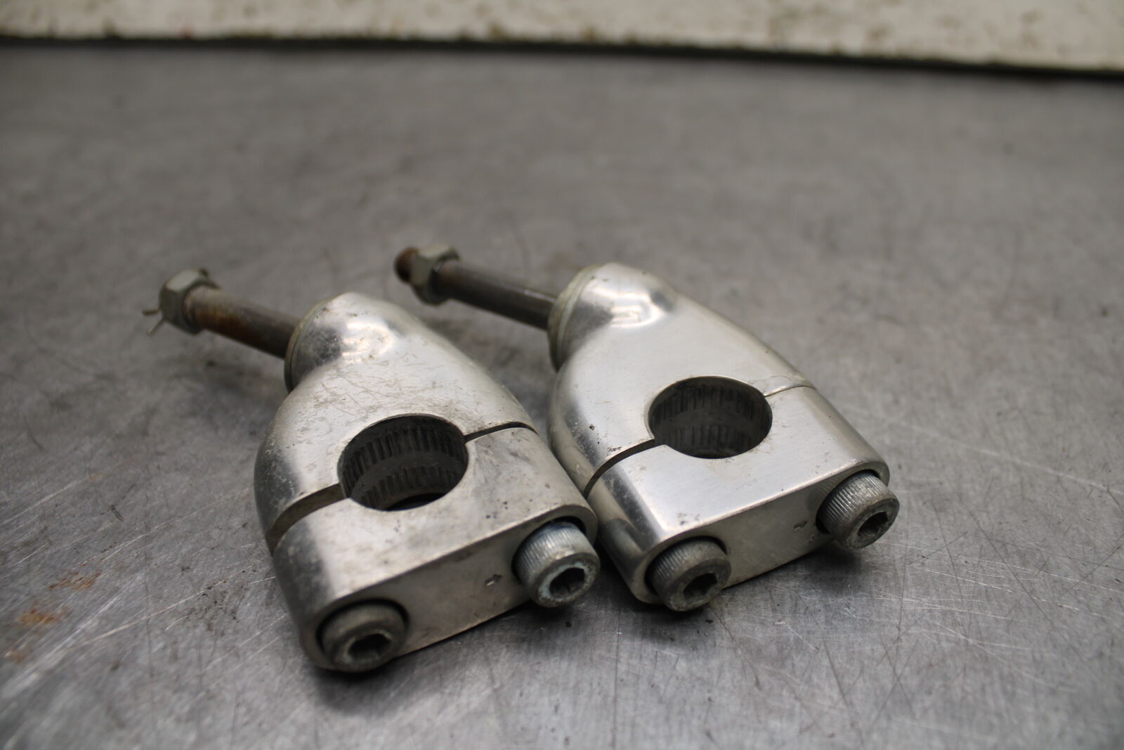 1984 Yamaha Virago 1000 HANDLEBAR RISERS BB117