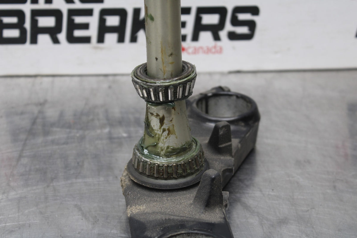 98 KAWASAKI NINJA ZX6 FRONT FORKS CLAMP LOWER TRIPLE TREE STEM BB870