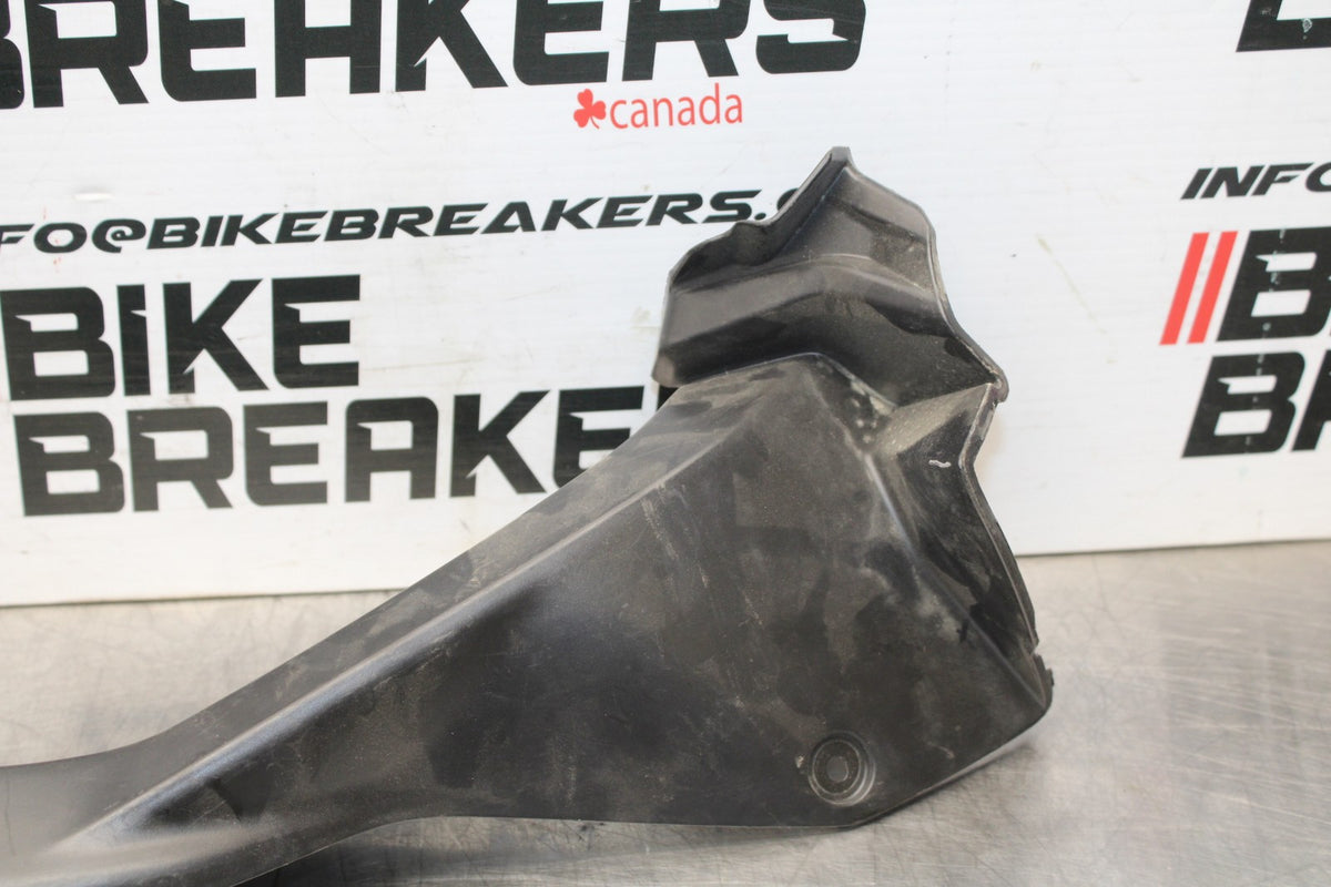 15-17 YAMAHA YZF R3 RIGHT FRONT UPPER FAIRING COWL PLASTIC BB651