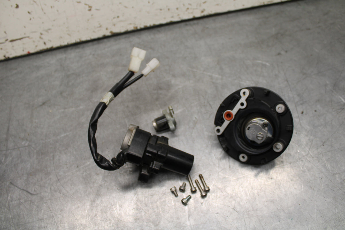 14-15 YAMAHA V STAR 1300 XVS1300CT TOURER IGNITION LOCK KEY SET W/ GAS CAP BB722
