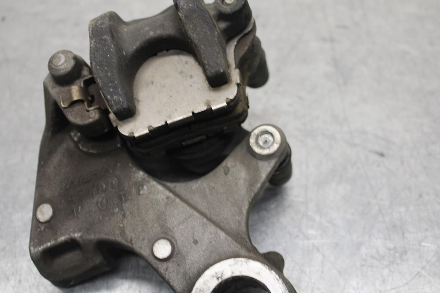 2011 Suzuki GSXR600 REAR BACK BRAKE CALIPER W MOUNT BRACKET 69100-47H10-999 BB94