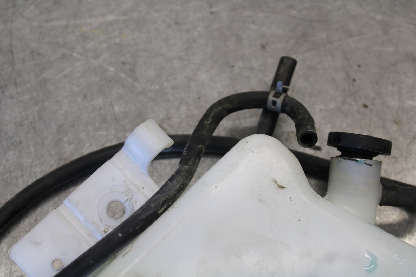 11-24 SUZUKI GSXR750 COOLANT WATER TANK RESERVOIR BOTTLE BB687