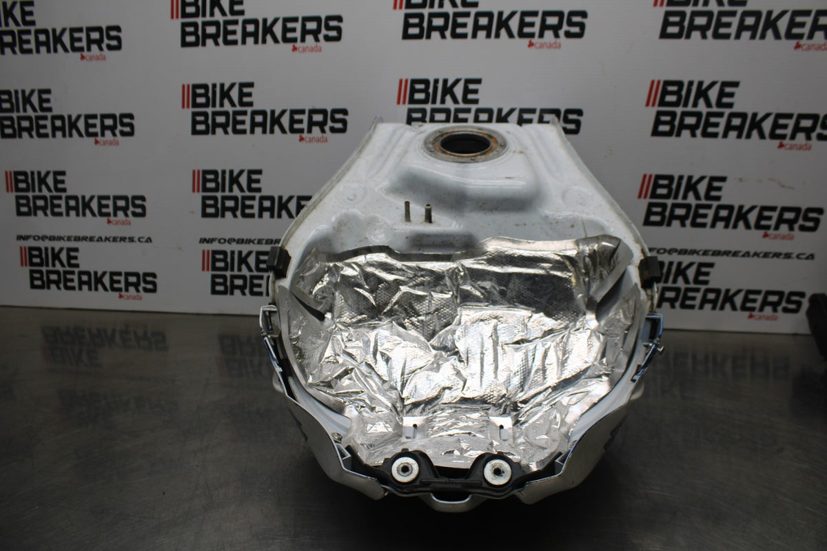 09-16 SUZUKI GSXR1000 GAS TANK FUEL CELL PETROL RESERVOIR BB00