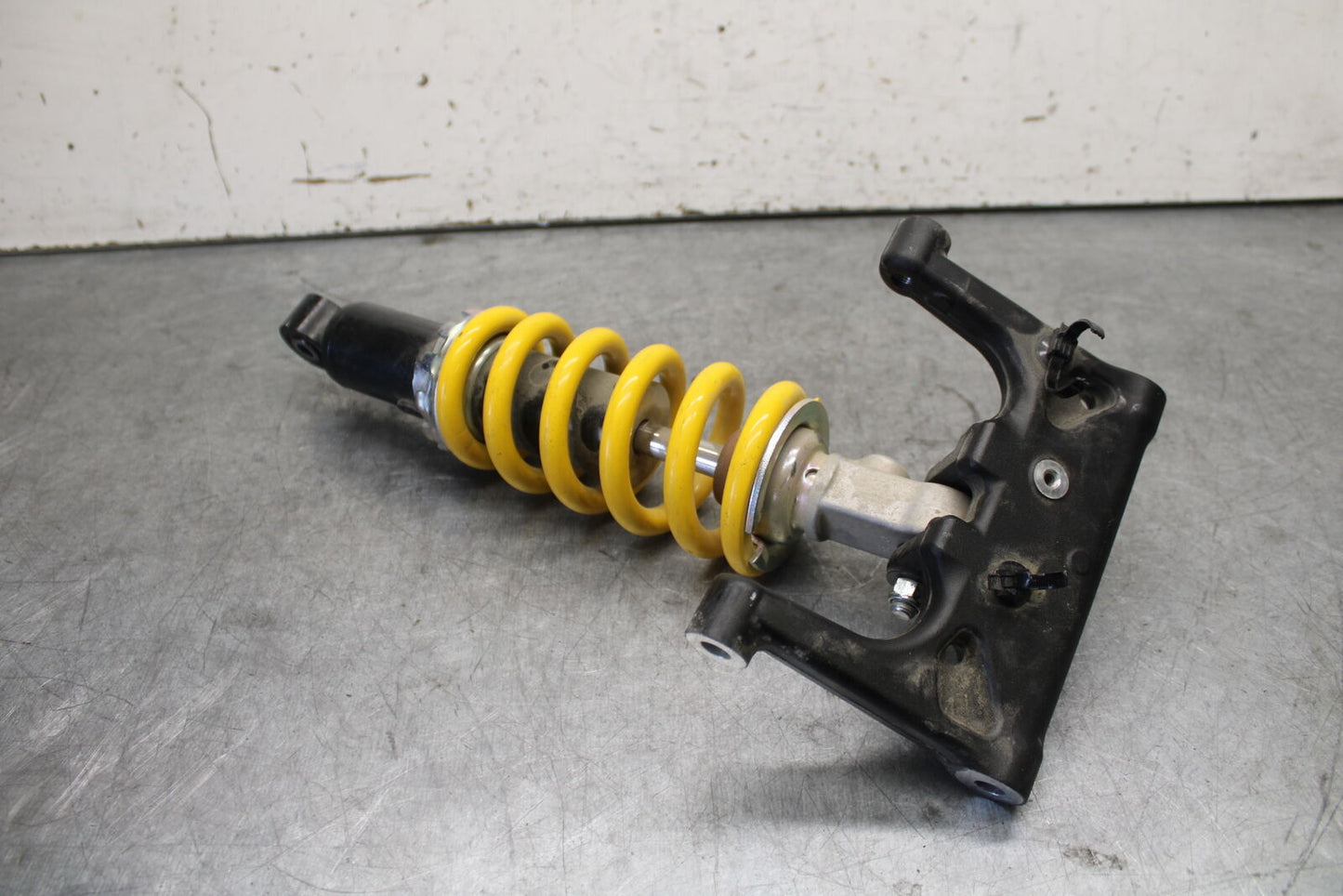 22-24 YAMAHA XSR900 REAR BACK SHOCK ABSORBER SUSPENSION BB683