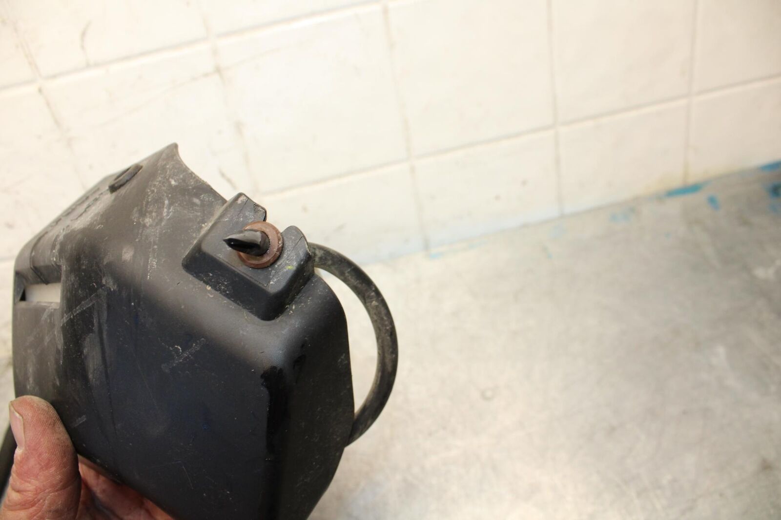 2015 Yamaha FZ09 COOLANT WATER TANK RESERVOIR BOTTLE 1RC-21871-00-00 BB54