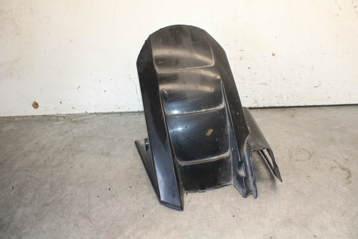 03-04 KAWASAKI NINJA ZX6RR REAR BACK WHEEL TIRE HUGGER FENDER BB684