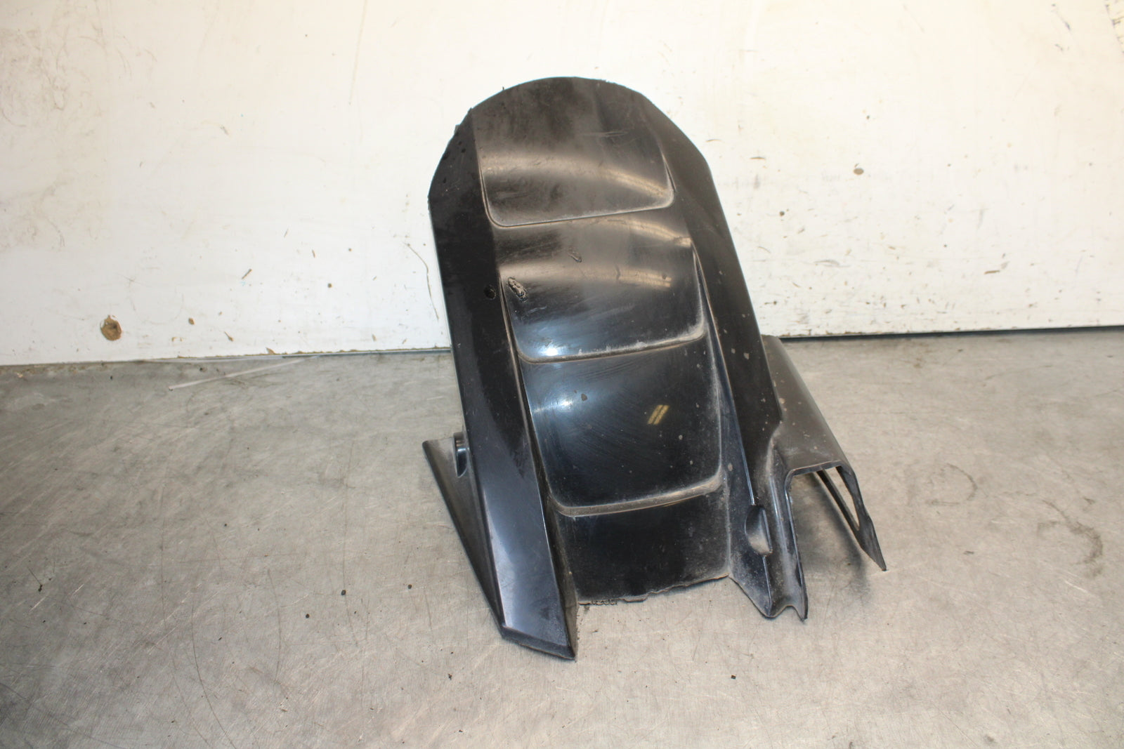 03-04 KAWASAKI NINJA ZX6RR REAR BACK WHEEL TIRE HUGGER FENDER BB684