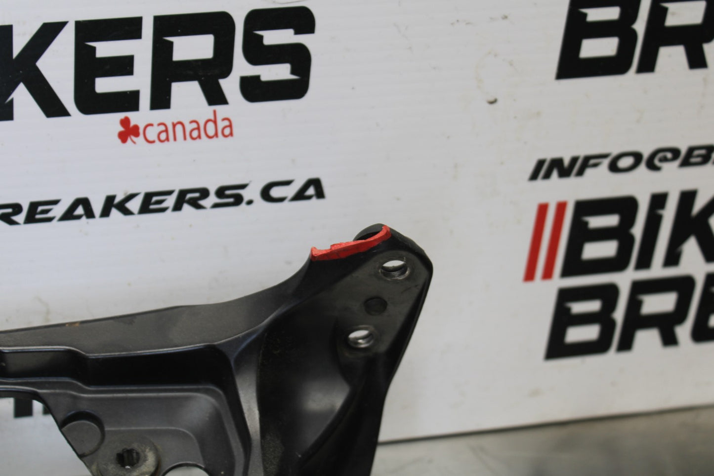 06-07 SUZUKI GSXR 600 UPPER FAIRING MIRROR GAUGES STAY BRACKET BB178