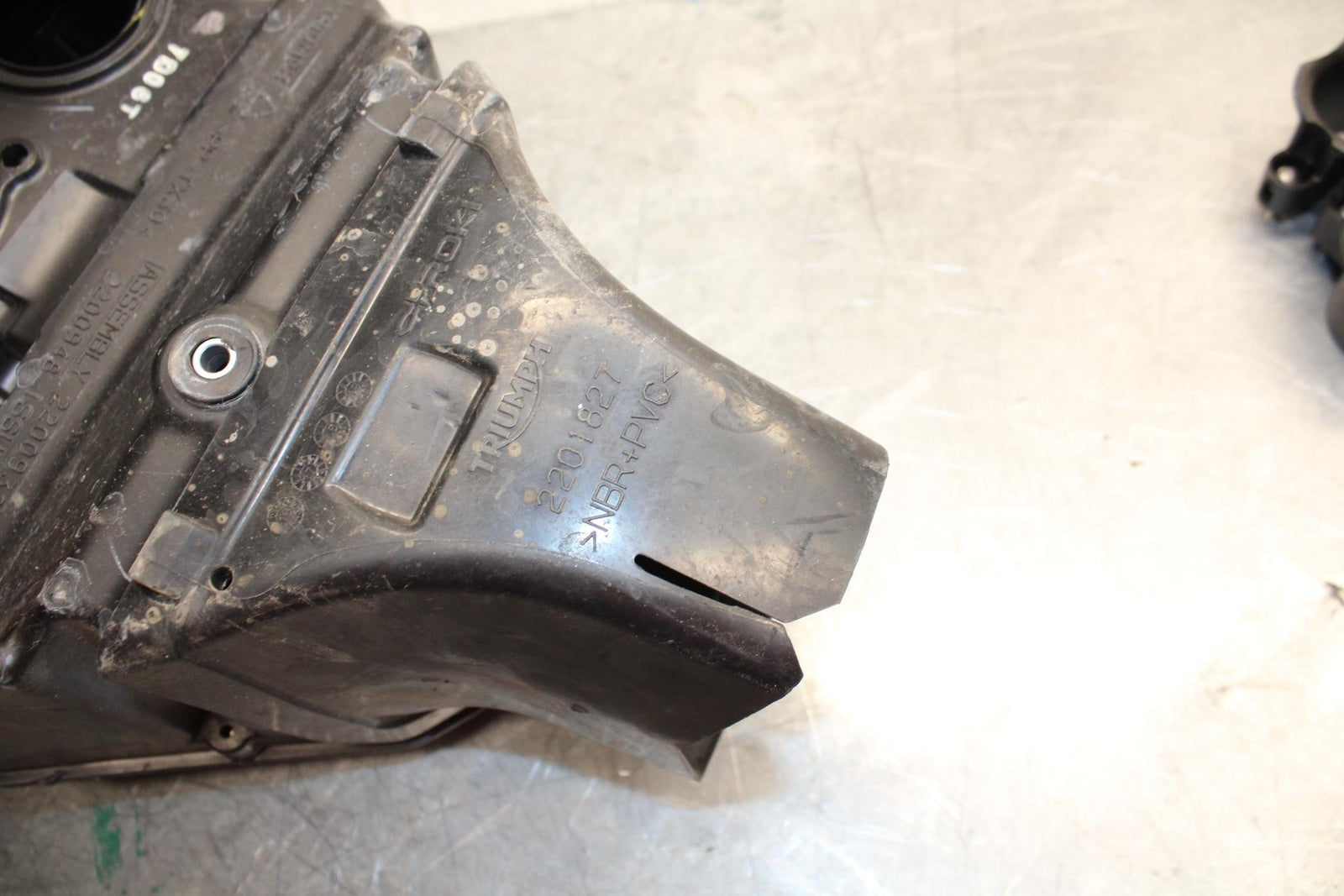 17-21 TRIUMPH STREET TRIPPLE R ABS AIRBOX AIR INTAKE FILTER BOX bb452