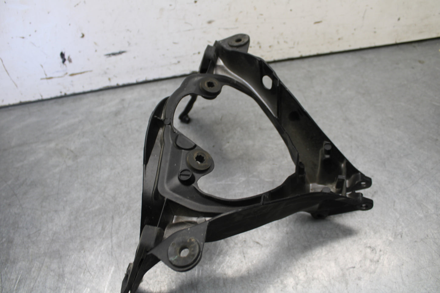 05-06 SUZUKI GSXR1000 UPPER FAIRING MIRROR GAUGES STAY BRACKET 94511-41G00 BB663