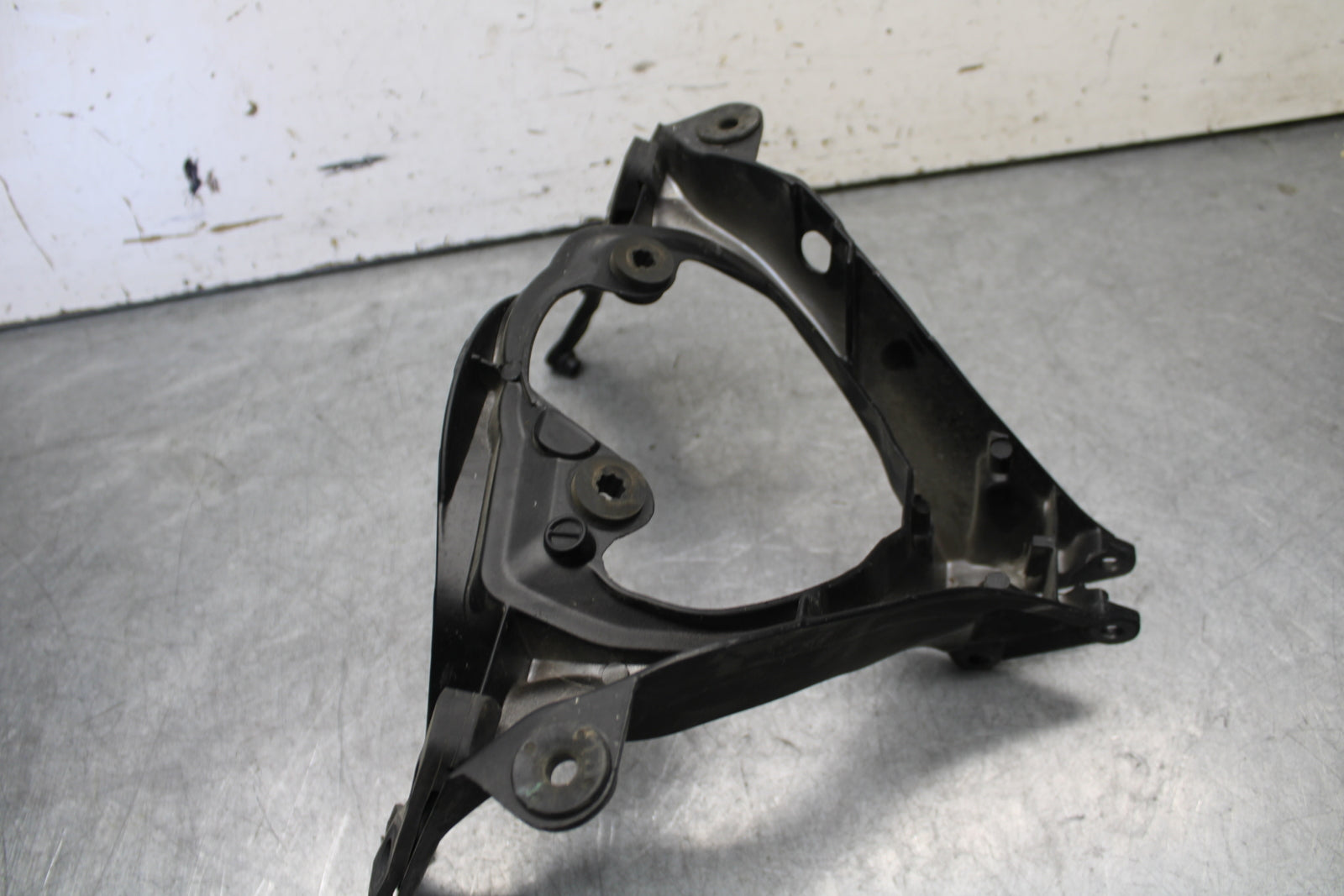 05-06 SUZUKI GSXR1000 UPPER FAIRING MIRROR GAUGES STAY BRACKET 94511-41G00 BB663