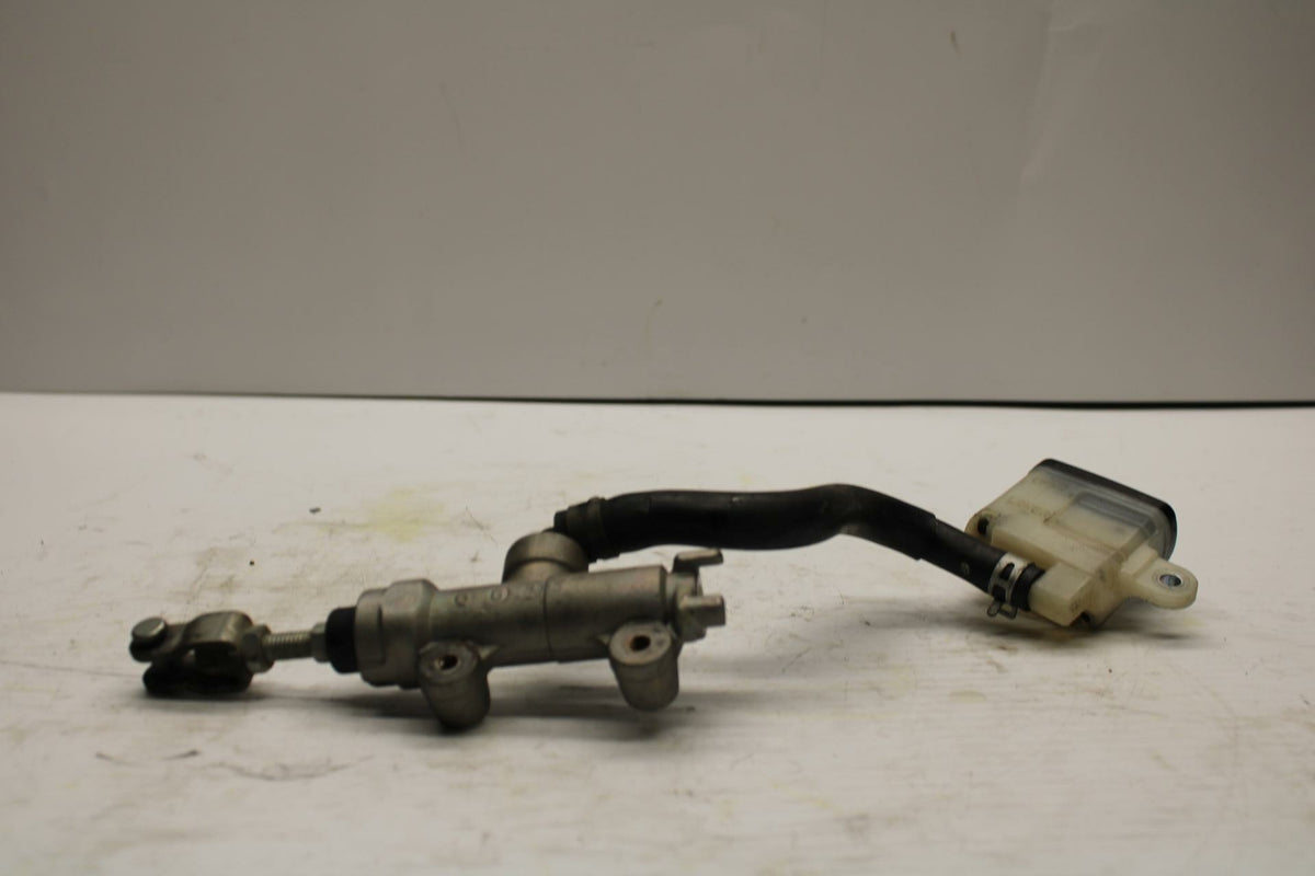06-07 SUZUKI GSXR600 REAR BACK BRAKE MASTER CYLINDER W RESERVOIR BB245