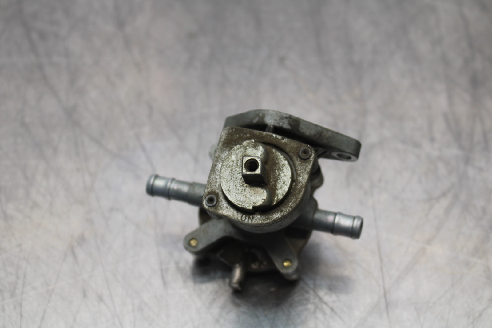 98-05 HONDA SUPER HAWK 1000 VTR1000F FUEL GAS TANK PETCOCK SHUT VALVE BB152