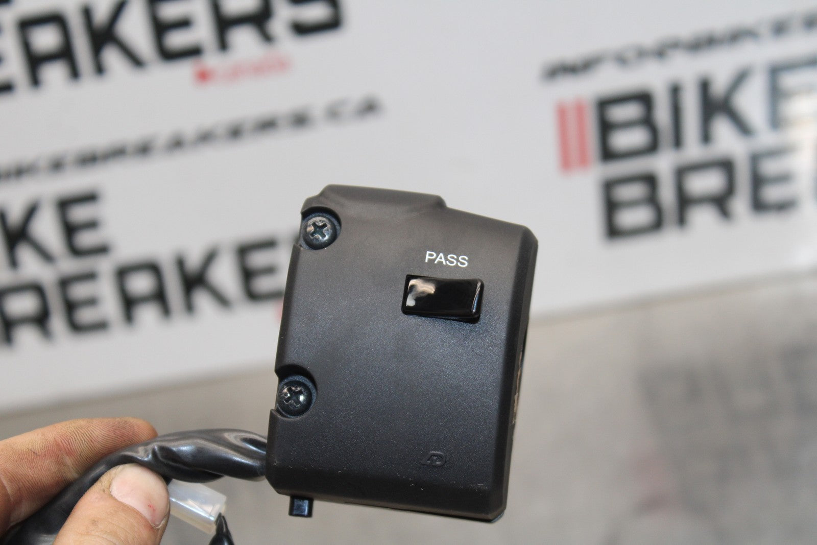 23-24 KAWASAKI NINJA ZX14R LEFT CLIP ON HANDLE HORN SIGNALS SWITCHES BB764