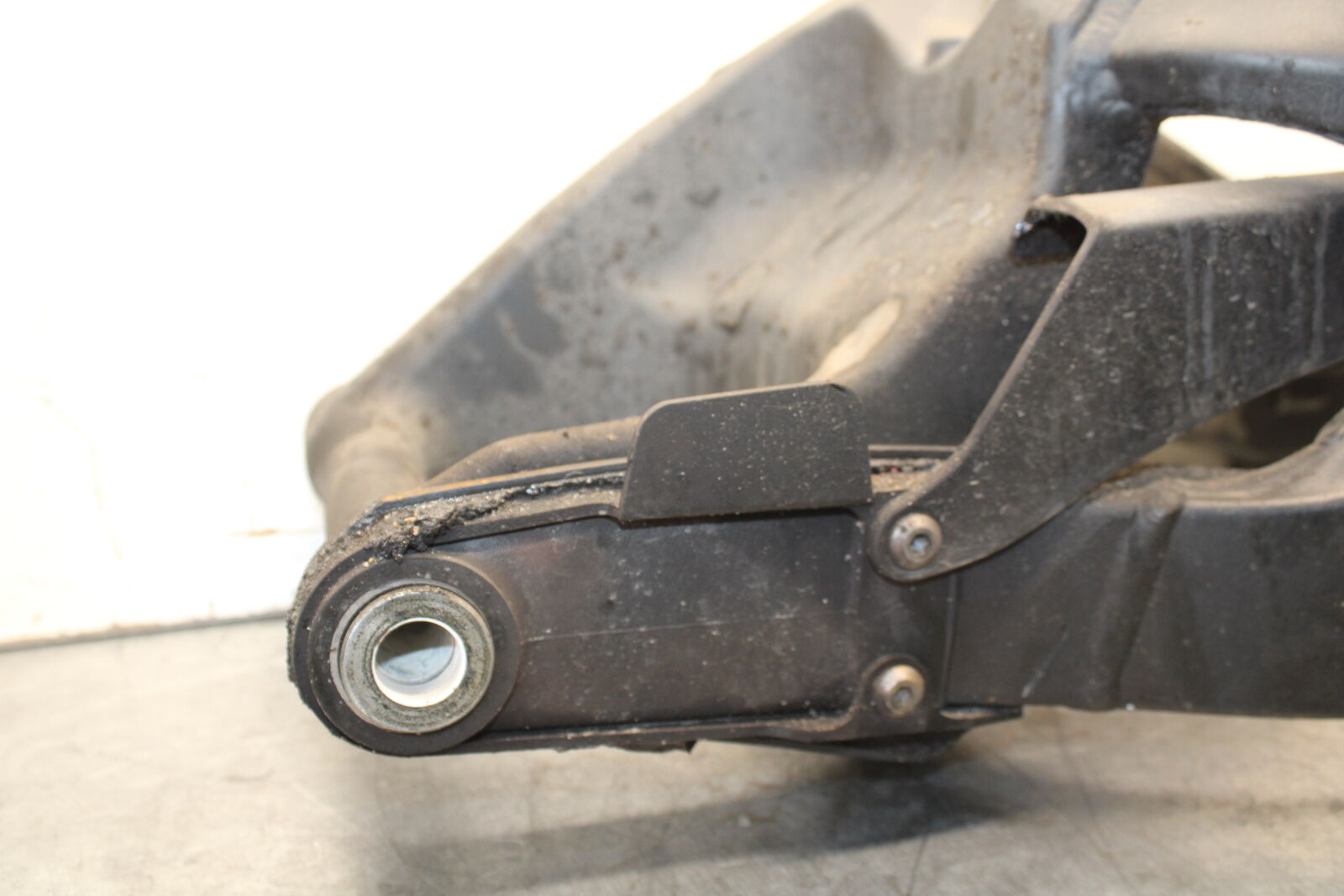 13-18 KAWASAKI NINJA ZX6R REAR SWINGARM BACK SUSPENSION SWING ARM BB682