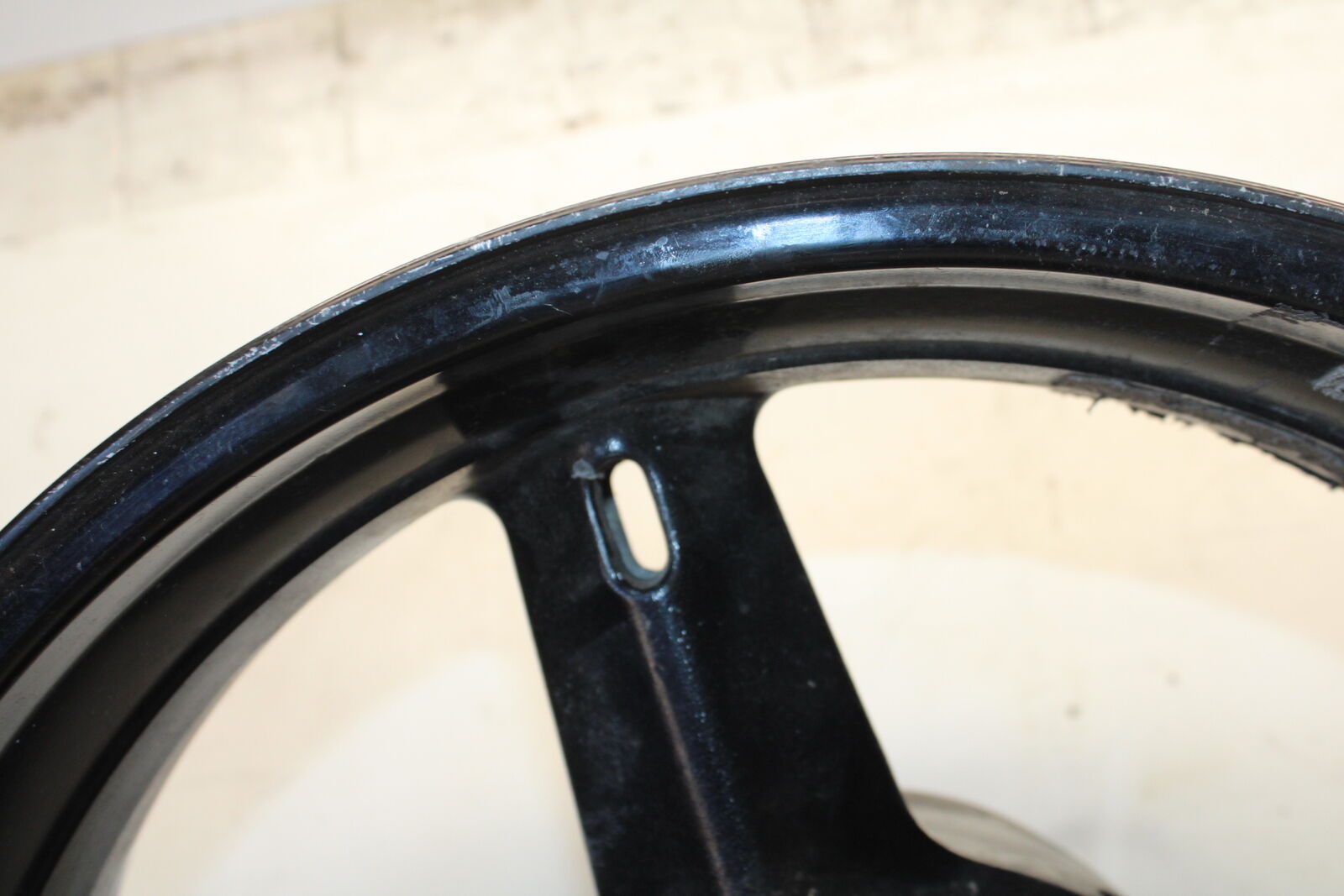 05-06 SUZUKI GSXR1000 REAR WHEEL BACK RIM BB677