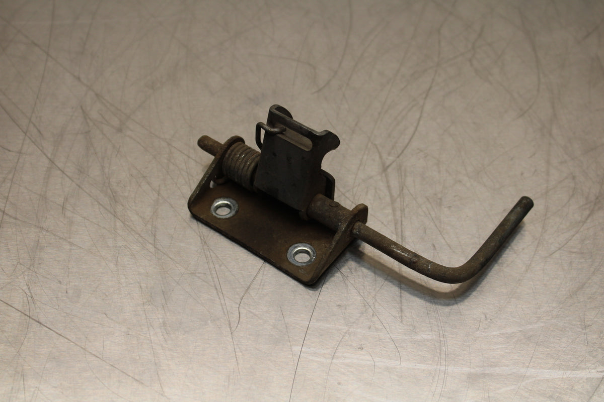 82 HONDA CT70 TRAIL SEAT LATCH  BB138