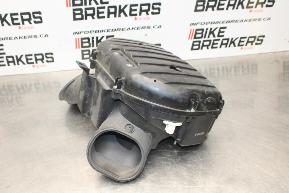 11-25 SUZUKI GSXR 600  AIRBOX AIR INTAKE FILTER BOX BB830
