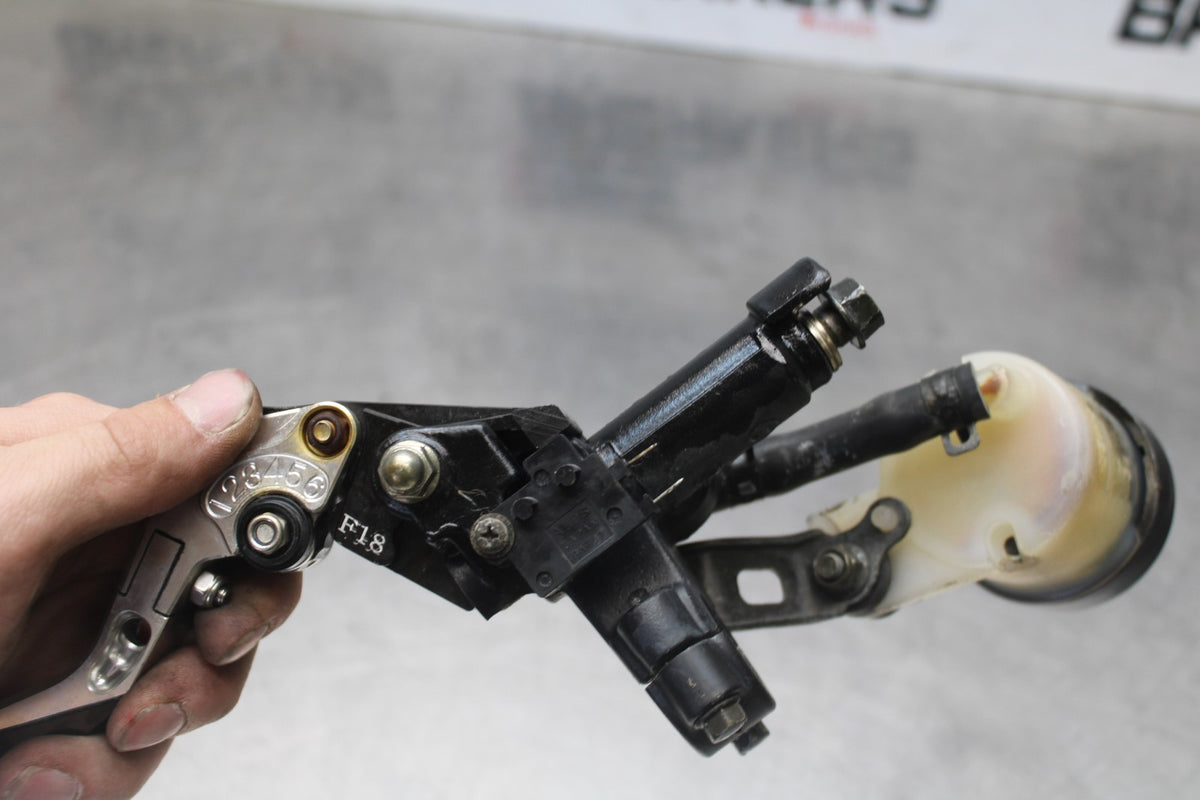 98-05 HONDA SUPER HAWK 1000 VTR1000F FRONT BRAKE MASTER CYLINDER w/ LEVER BB924