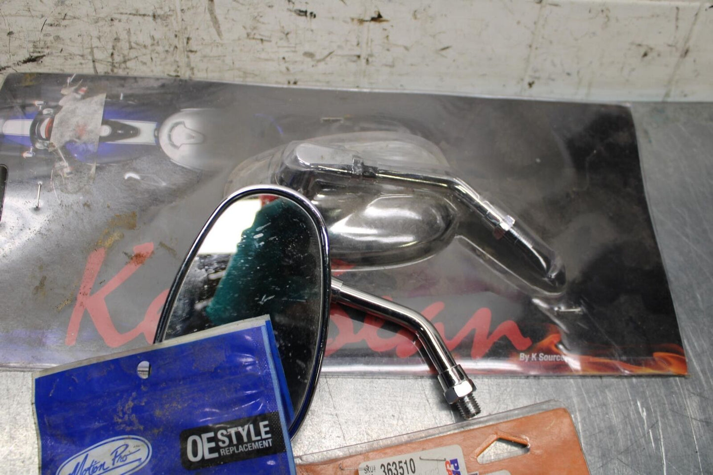 2005 Kawasaki Vulcan 1500 VN1500N RIGHT THROTTLE GRIP AND ASSORTED PARTS BB573