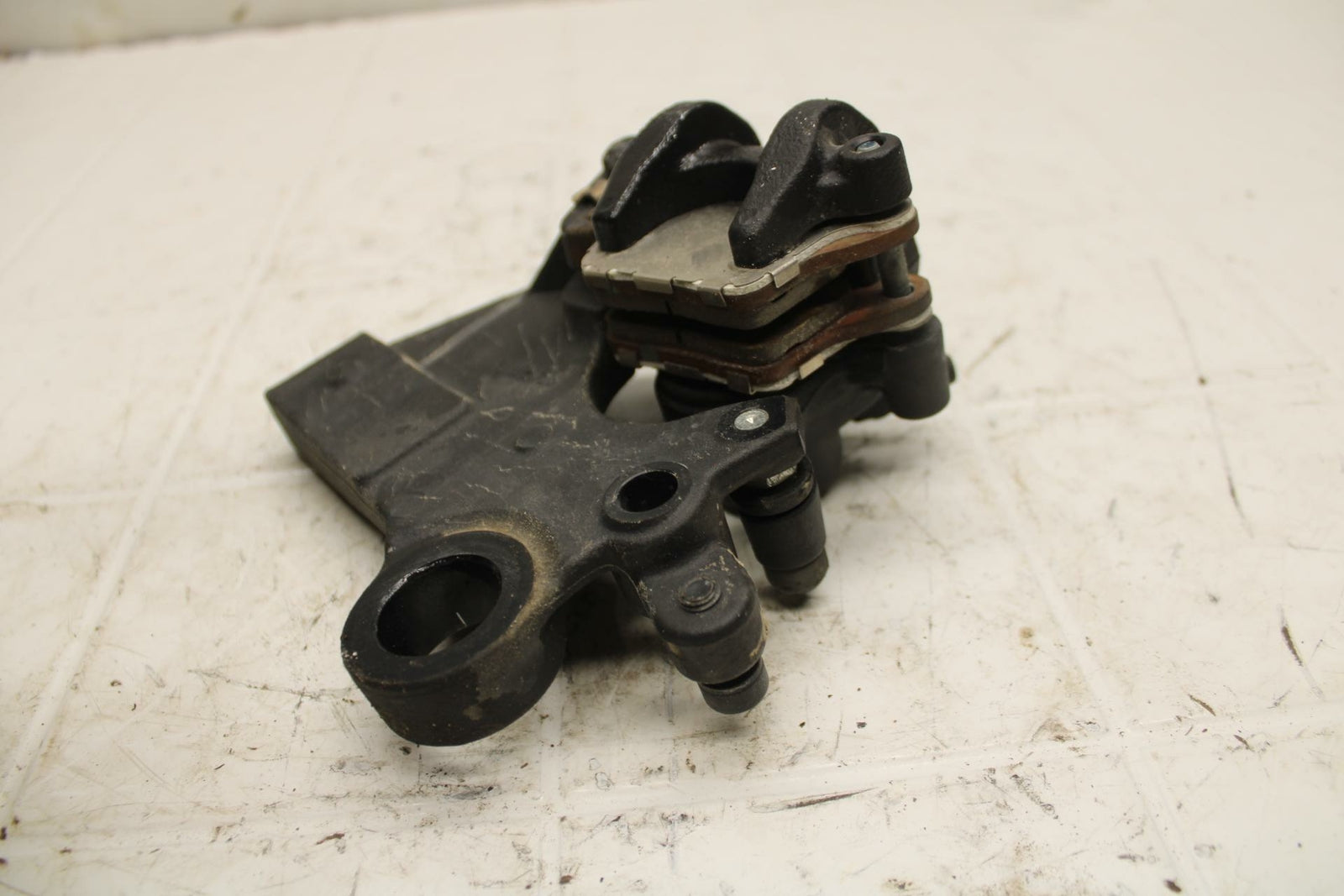 19-20 KAWASAKI NINJA ZX6R REAR BACK BRAKE CALIPER W MOUNT BRACKET BB407