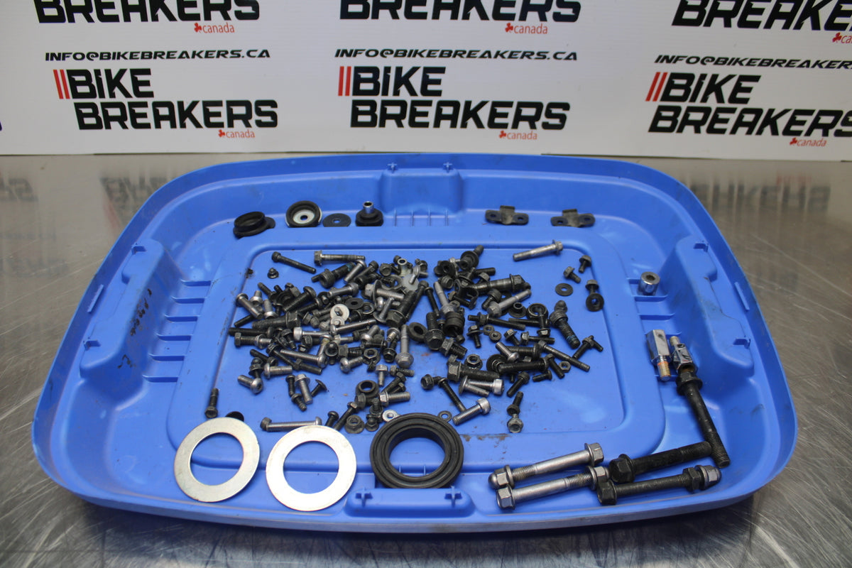 09 YAMAHA ROYAL STAR XVZ1300TF VENTURE MOUNTING BOLTS HARDWARE BB151