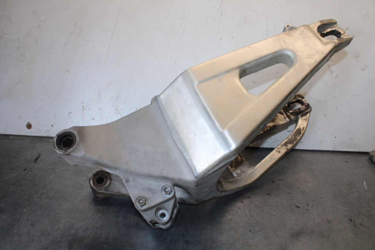 03-04 HONDA CBR600RR REAR SWINGARM BACK SUSPENSION SWING ARM BB661