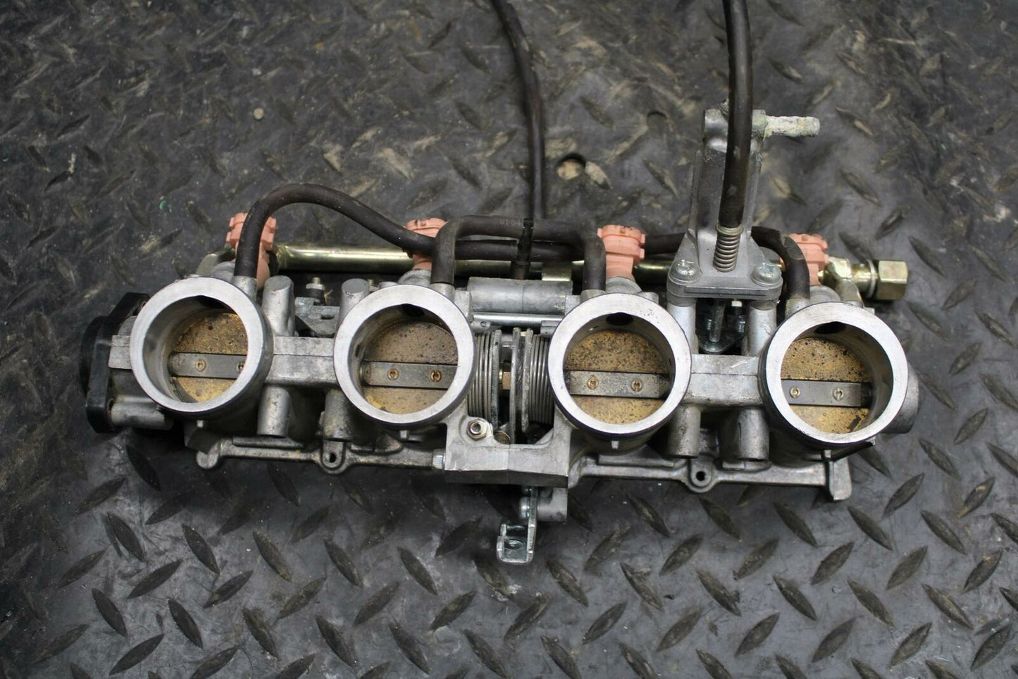 03-04 HONDA CBR600RR MAIN FUEL INJECTORS / THROTTLE BODIES BB218