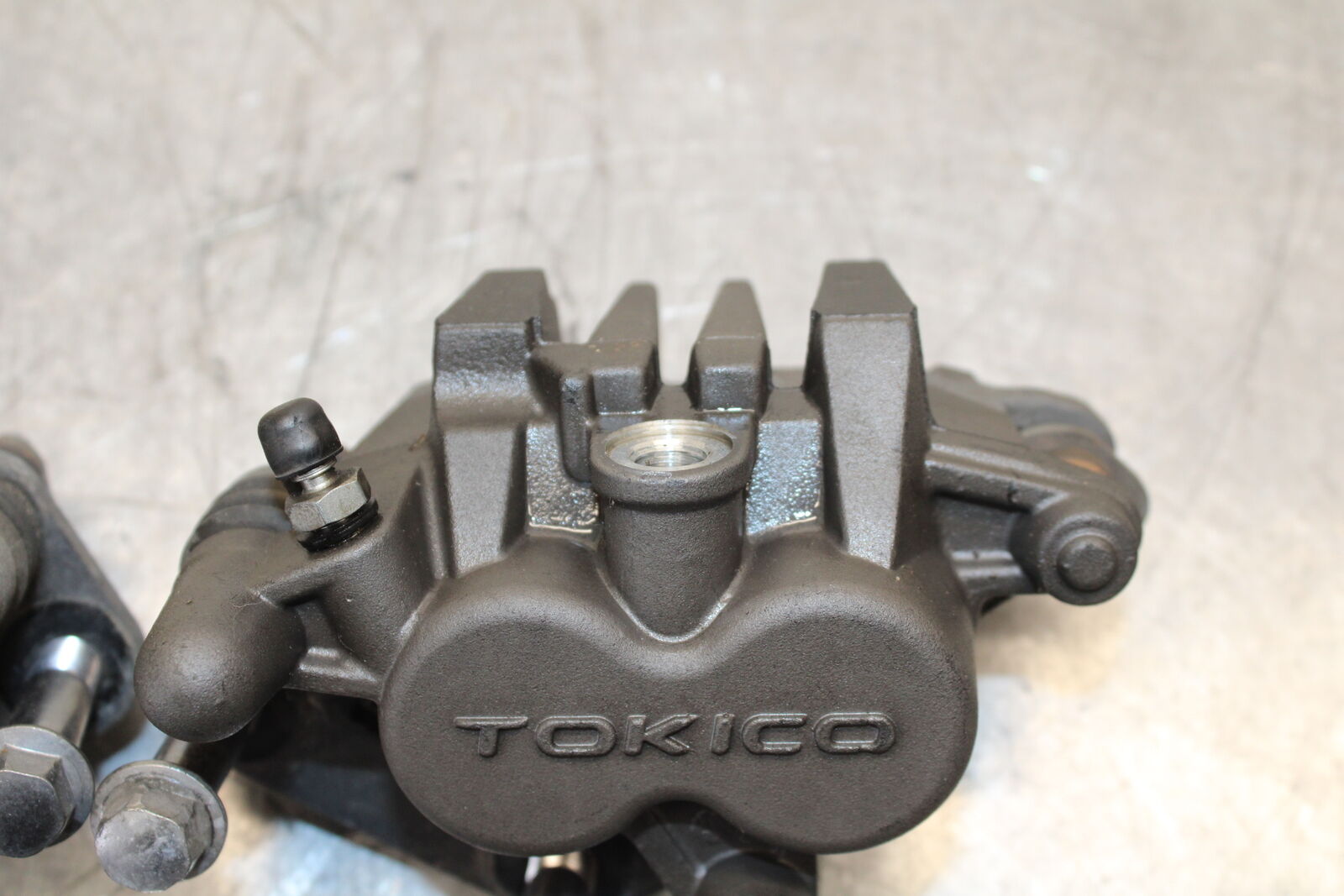 12-17 KAWASAKI ER-6N Z650 RIGHT LEFT FRONT BRAKE CALIPER SET PAIR CALIPERS BB709