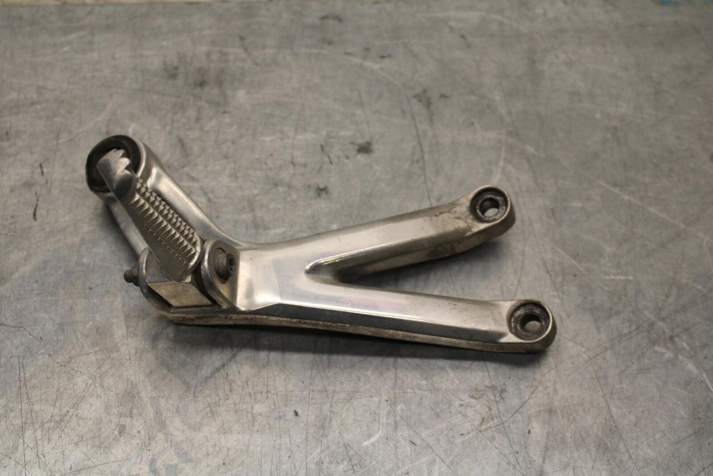 2000 Yamaha YZF R6 REAR BACK PASSENGER PEG SET PAIR 5EB-27430-00-00 BB558