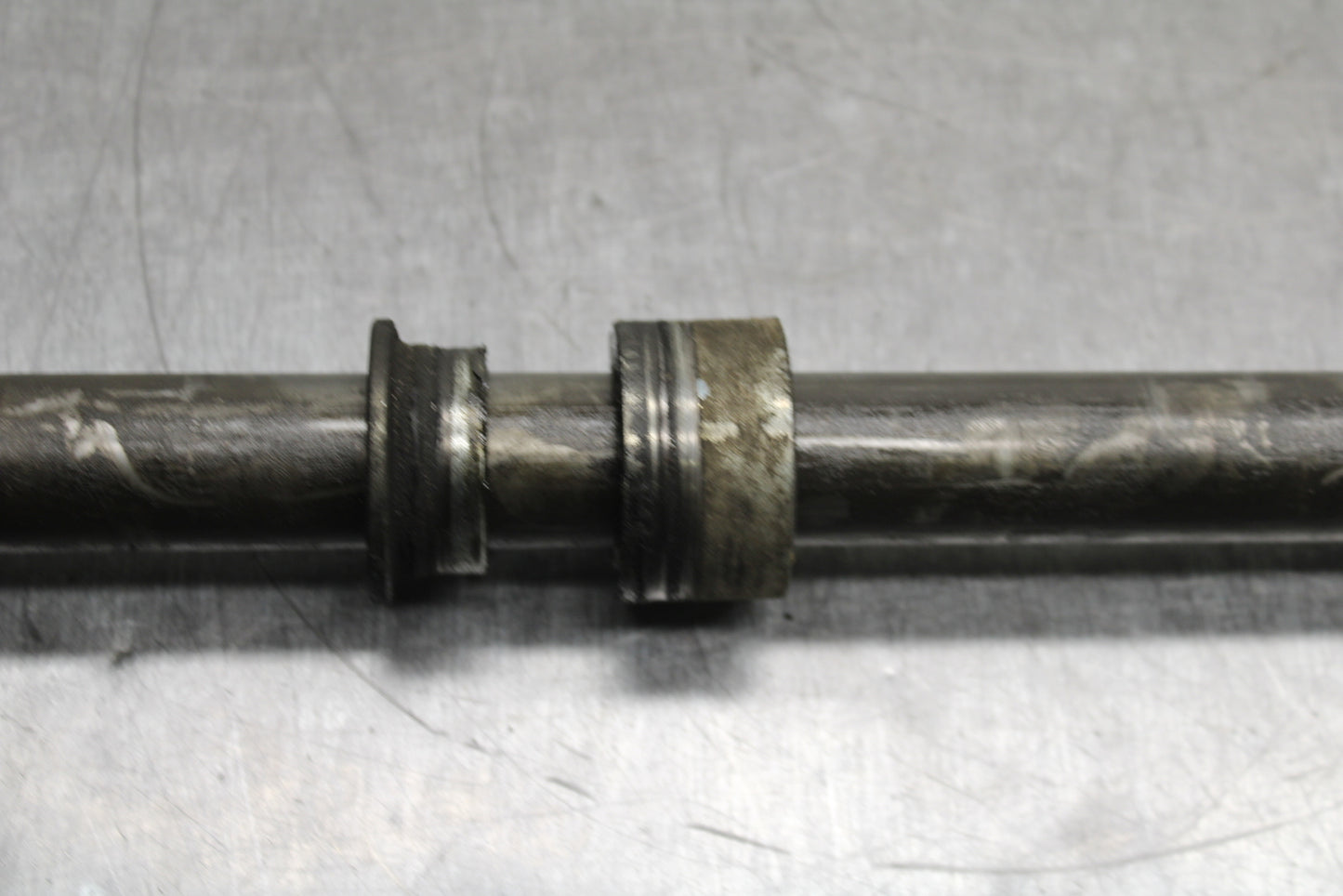 00-02 KAWASAKI NINJA ZX6R REAR AXLE BACK WHEEL RIM PIVOT BOLT AXEL BB750